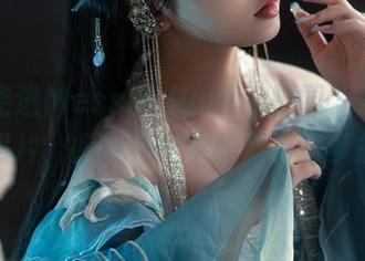 一起走进Messie Huang校园，获取免费照片，感受她眼中的青春与梦想！